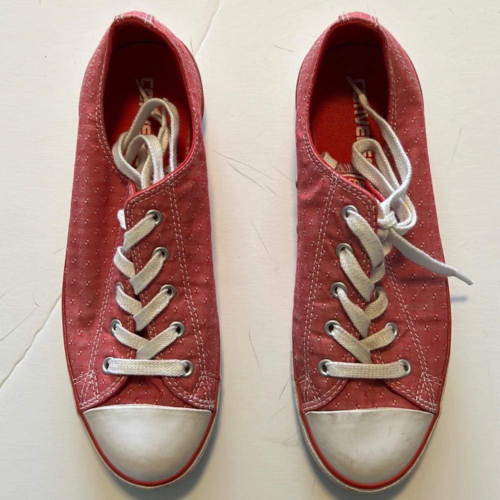 Converse All ⭐️ Star. Faded red w/ white polka dots. Women’s Size 9
